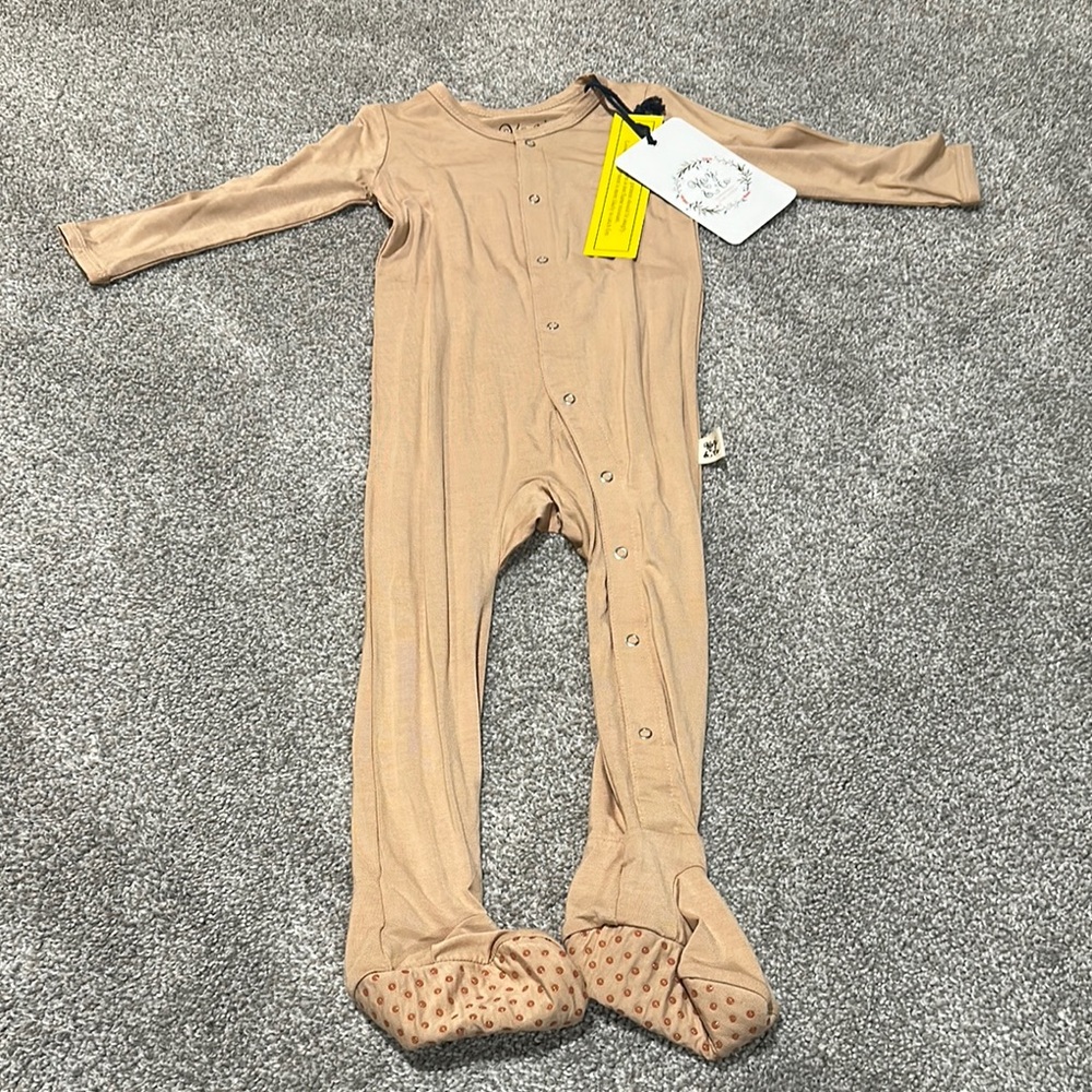 Kozi & Co. bamboo pajamas tan button footie‎ pajamas size 3T NWT